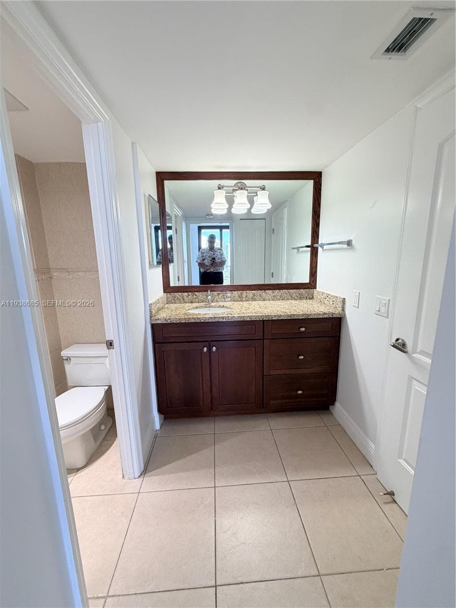 3701 Country Club Dr 1901 photo 14