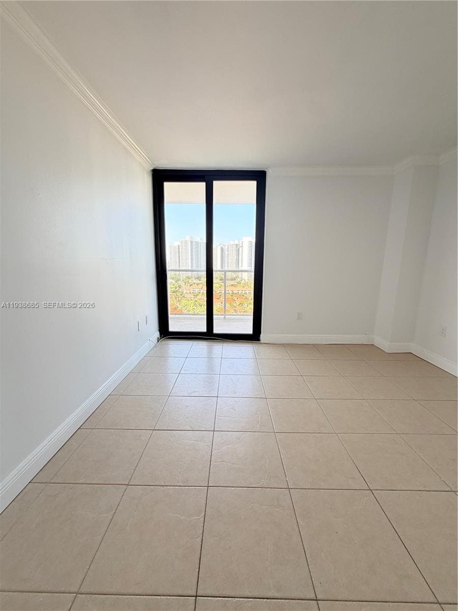 3701 Country Club Dr 1901 photo 18