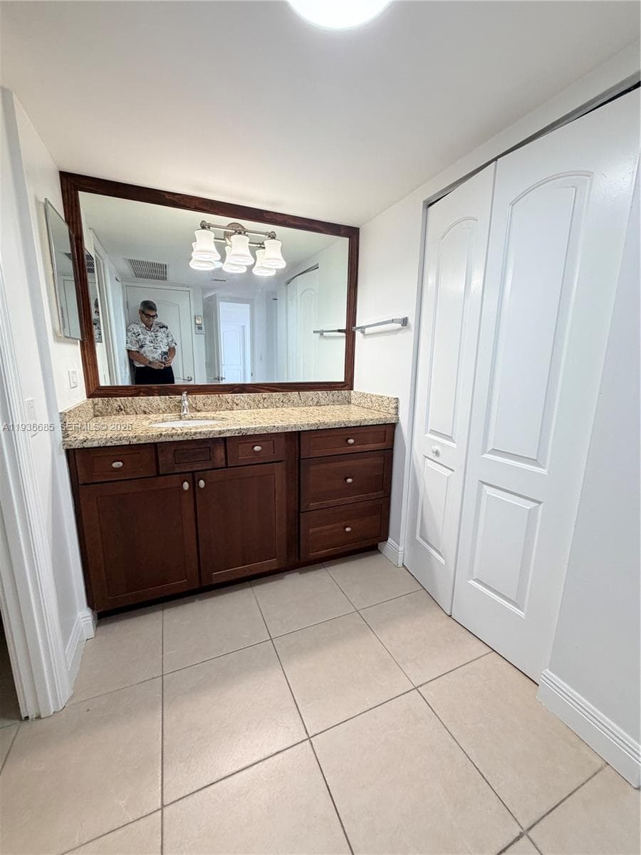 3701 Country Club Dr 1901 photo 15