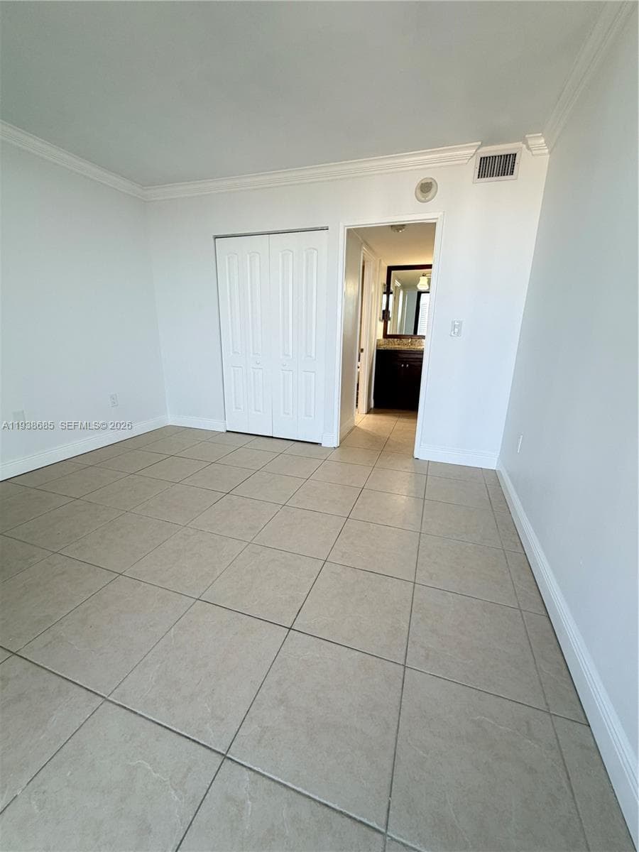 3701 Country Club Dr 1901 photo 19