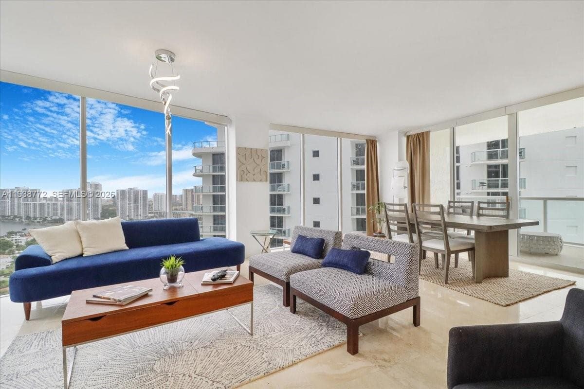 18671 Collins Ave 2404 photo 2