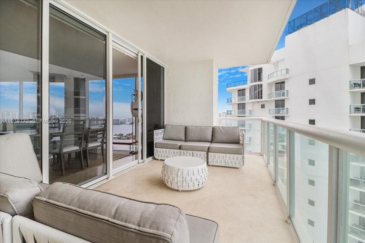 18671 Collins Ave 2404 photo 20