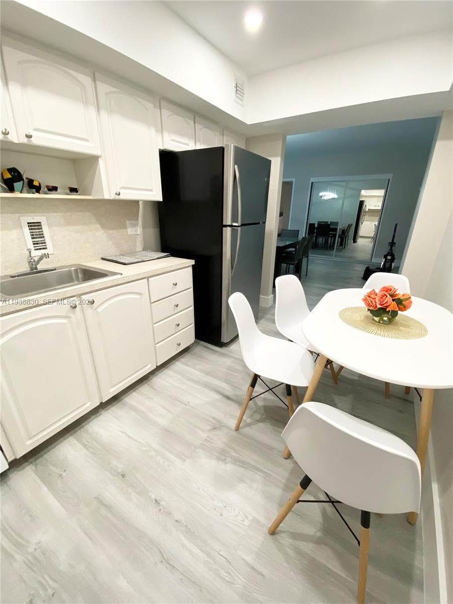 4001 Ocean Dr 4M photo 2