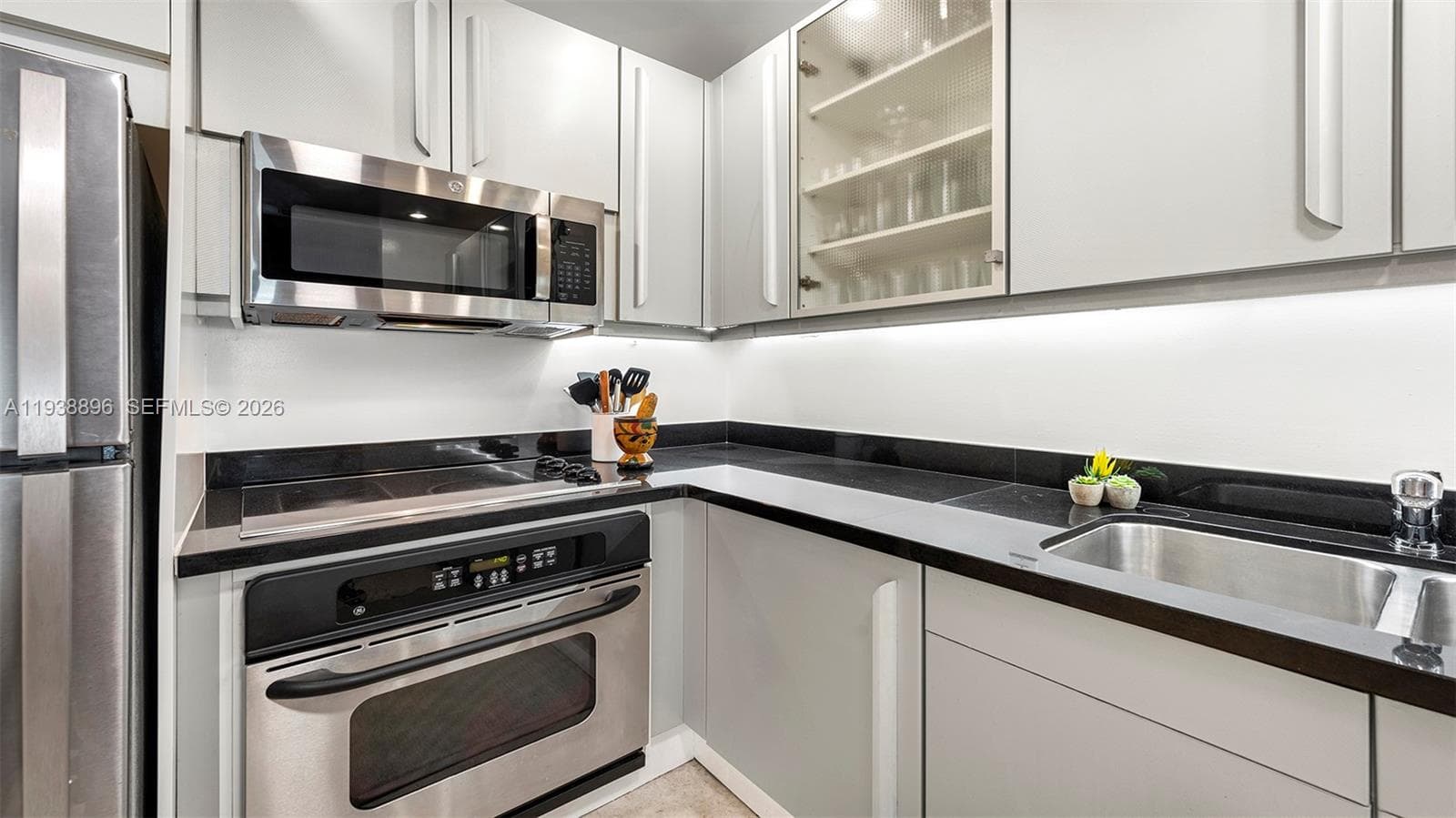 2301 Collins Ave 1632 photo 17