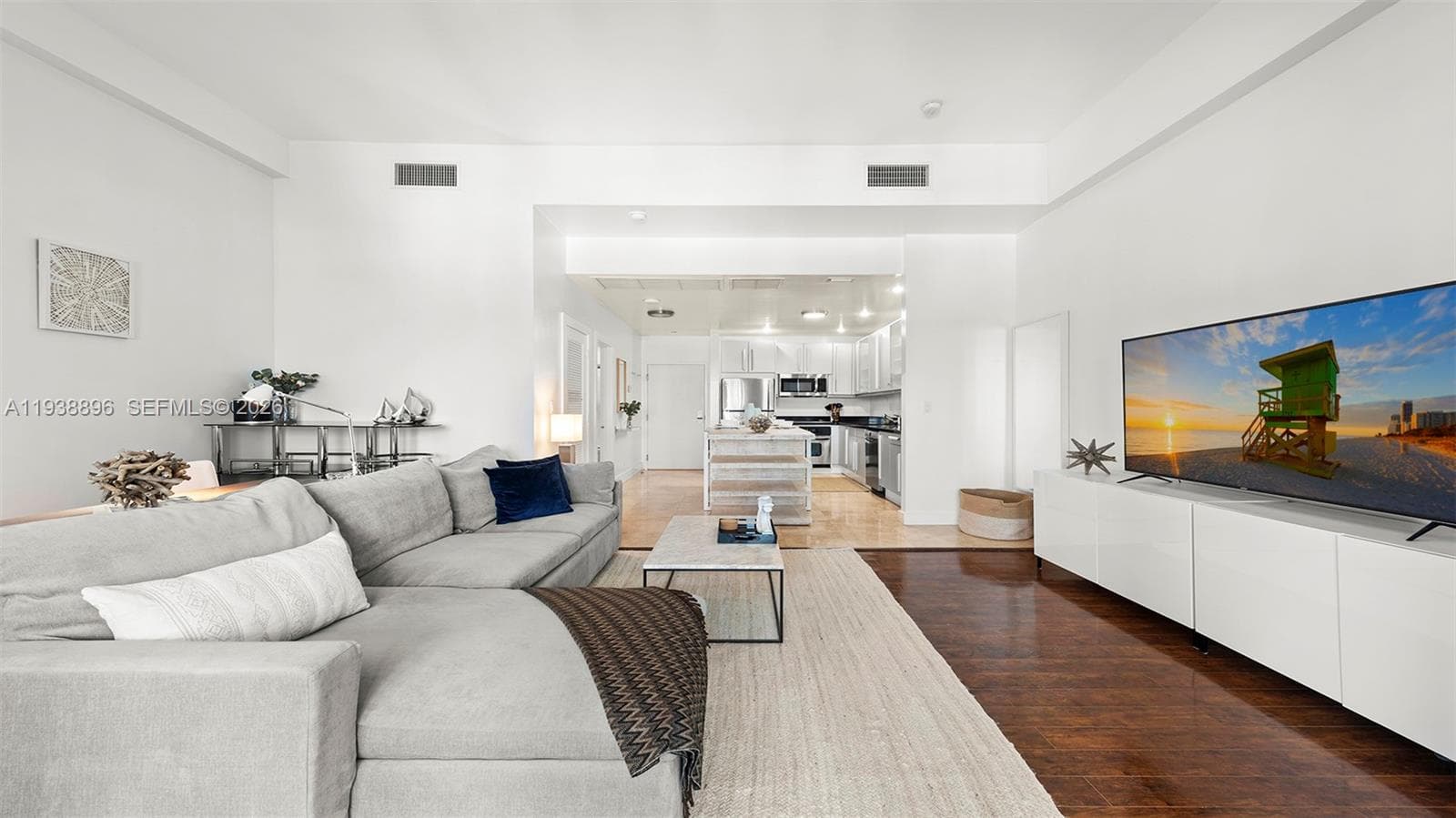 2301 Collins Ave 1632 photo 3