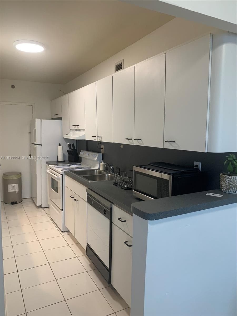 100 Lincoln Rd 805 photo 16