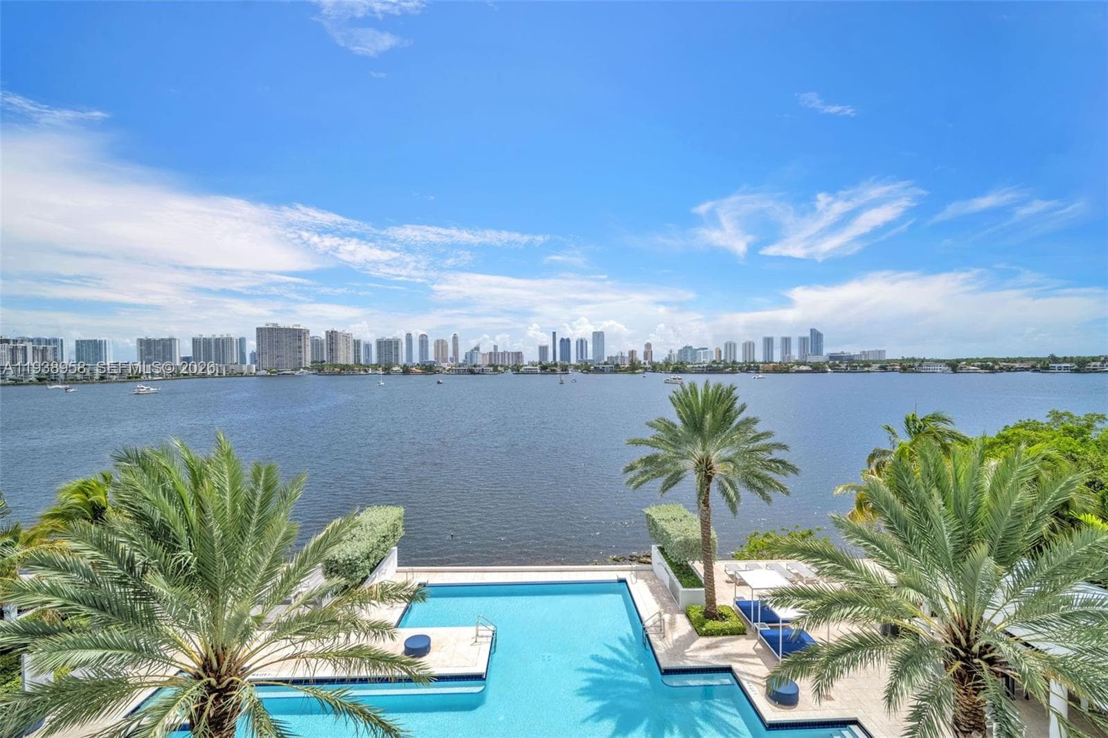 17111 Biscayne Blvd 411 photo 1