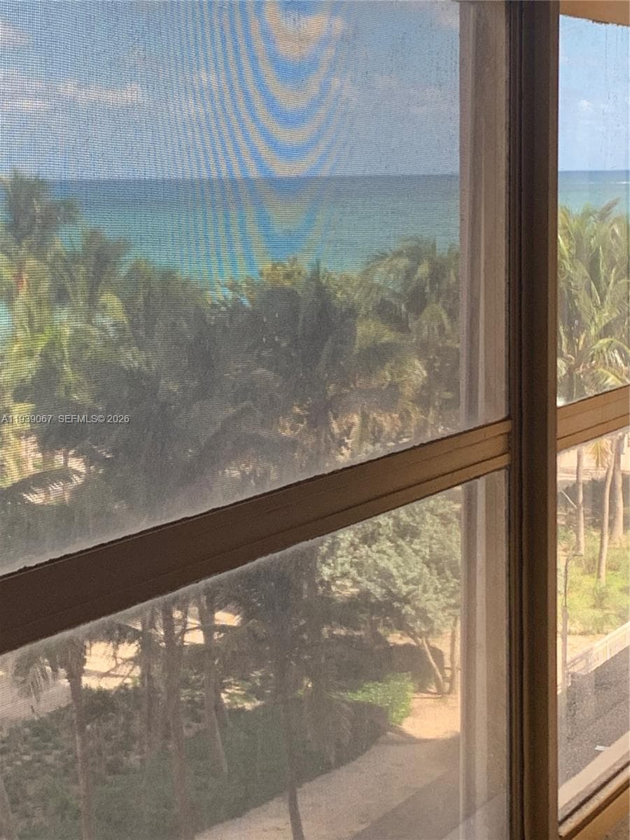 19201 Collins Ave 323 photo 1