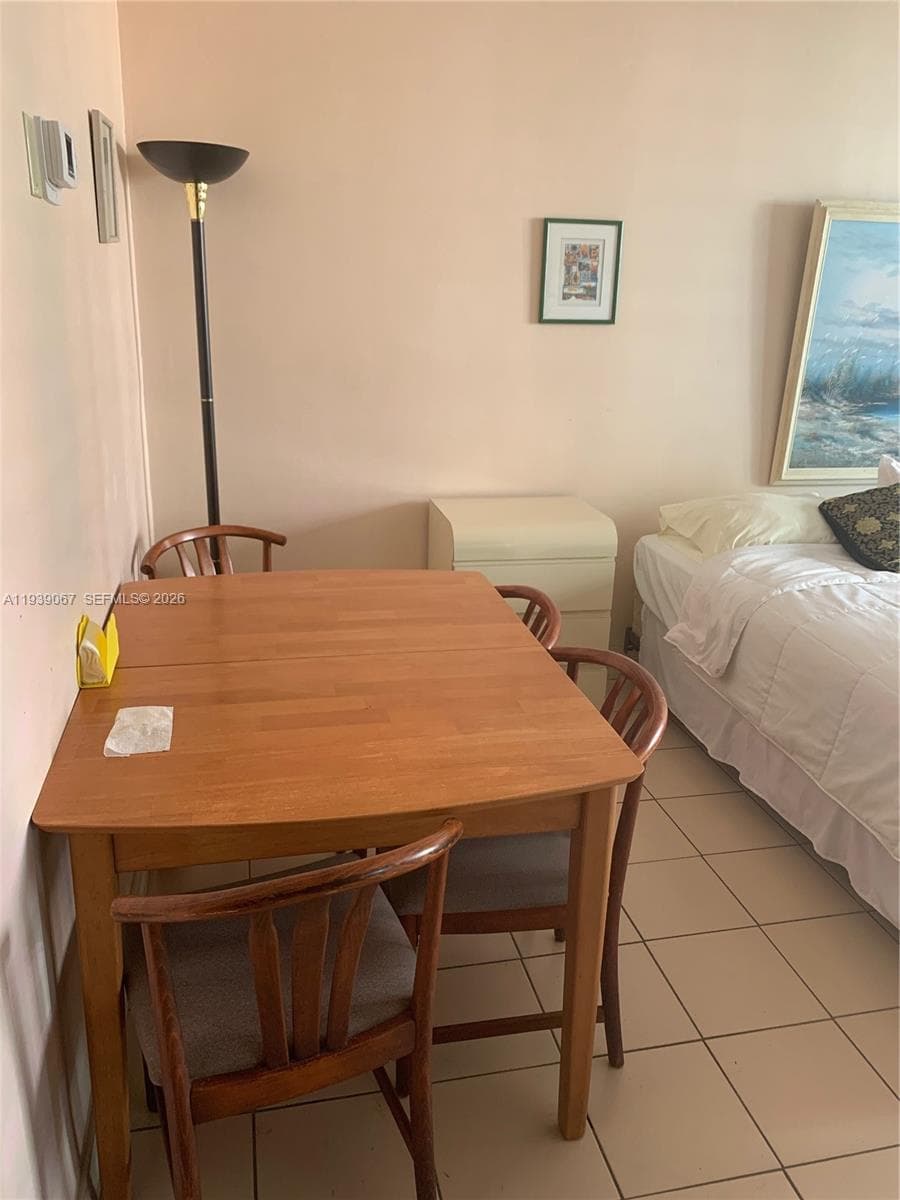 19201 Collins Ave 323 photo 4