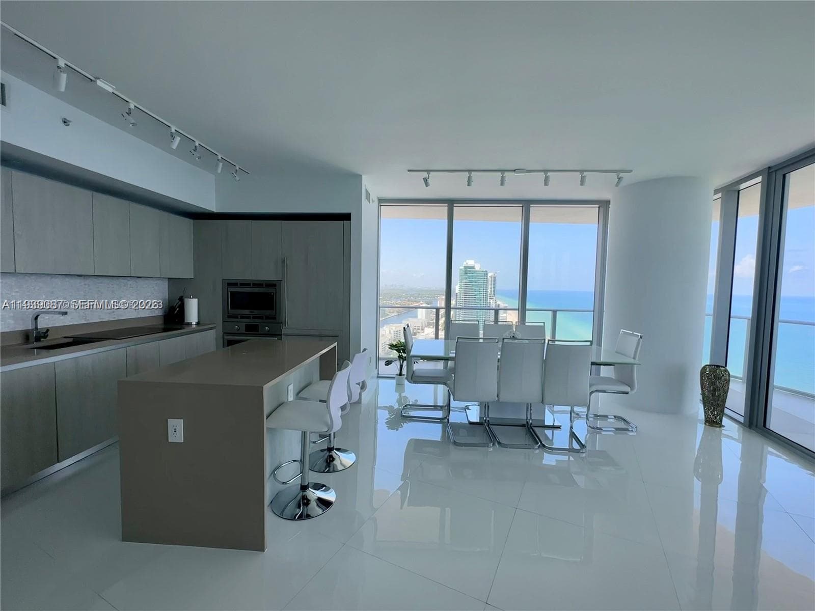 4111 S Ocean Dr 2902 photo 2