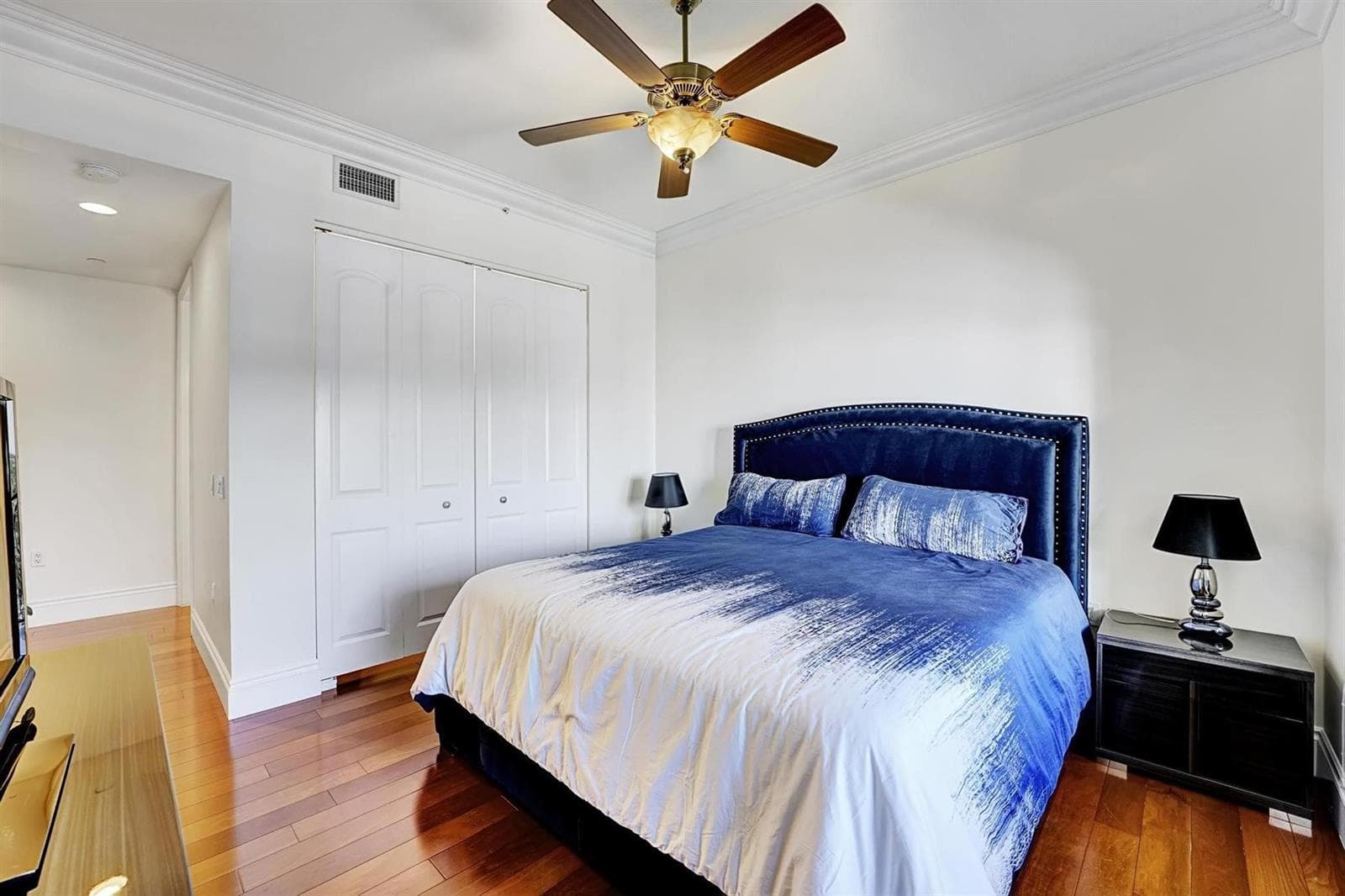 1 N Ocean Boulevard 403 photo 17