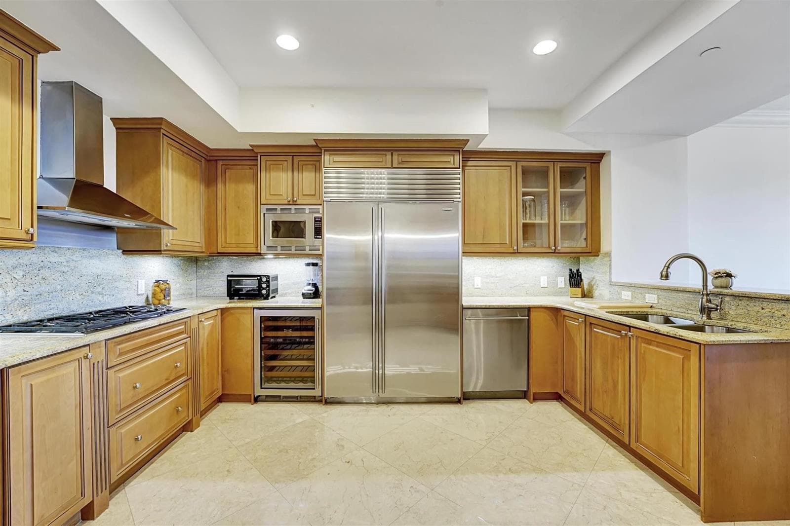 1 N Ocean Boulevard 403 photo 7