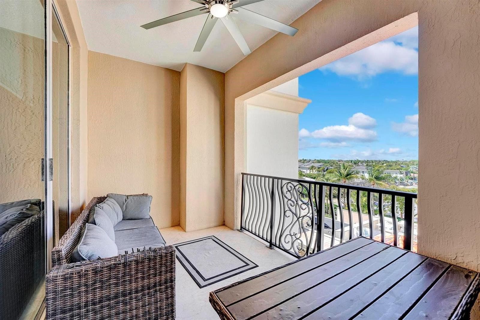 1 N Ocean Boulevard 403 photo 19