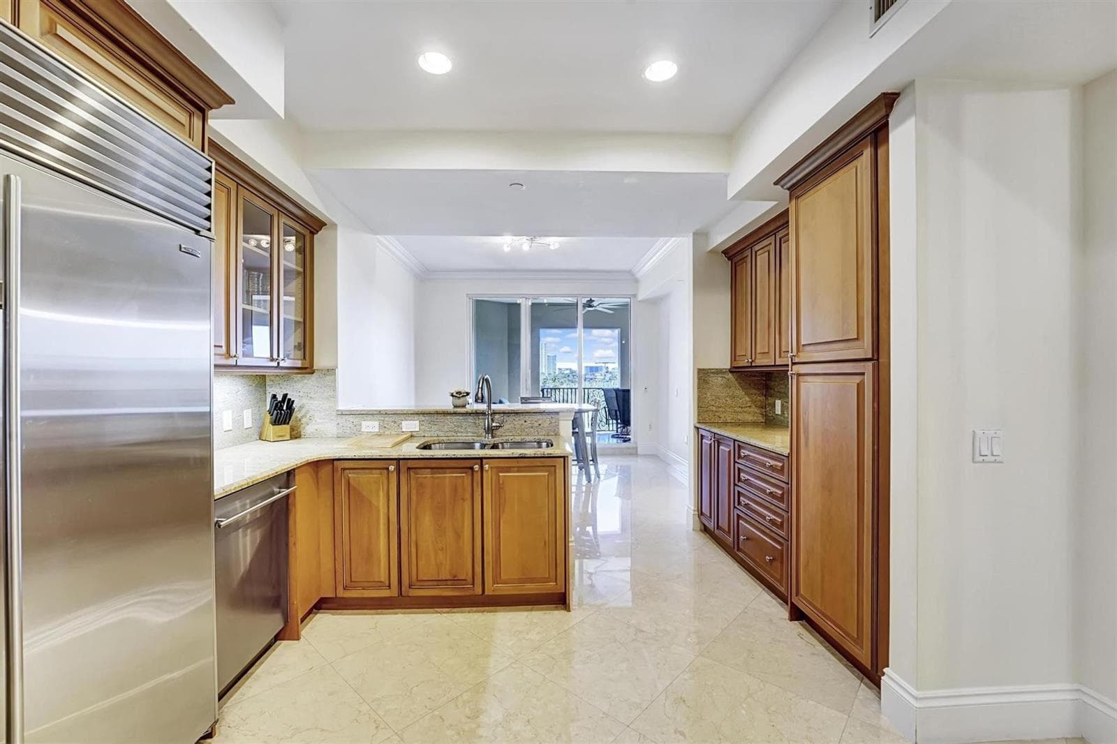 1 N Ocean Boulevard 403 photo 8