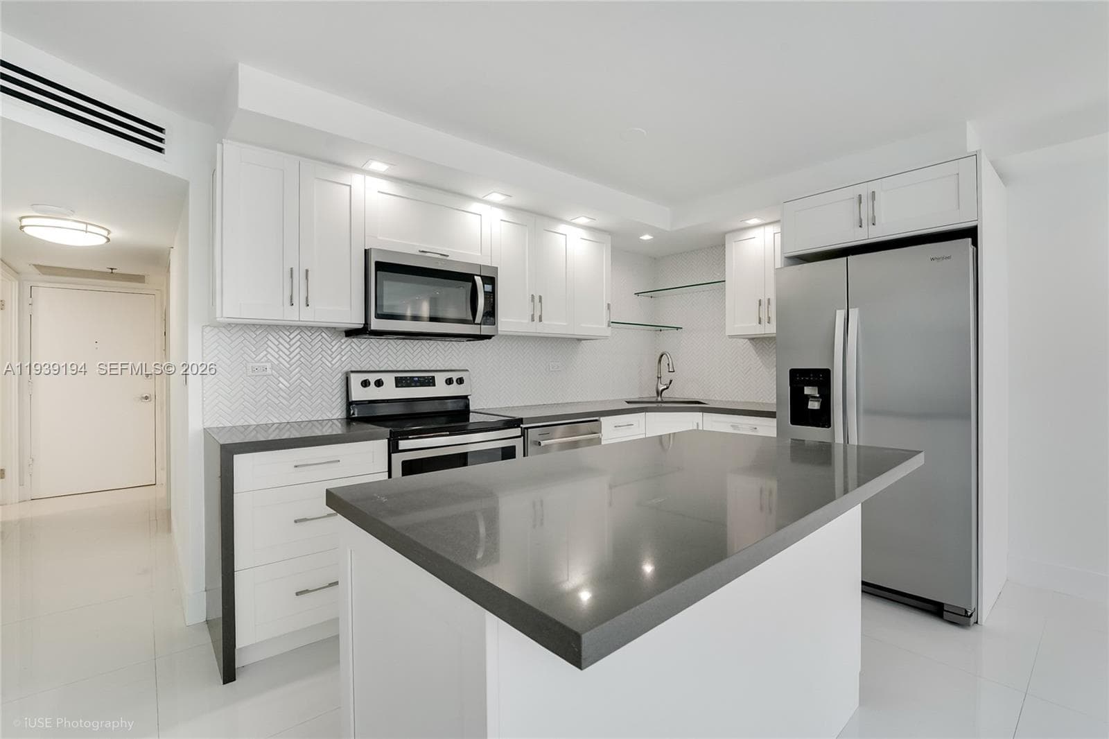 6039 Collins Ave 1222 photo 1