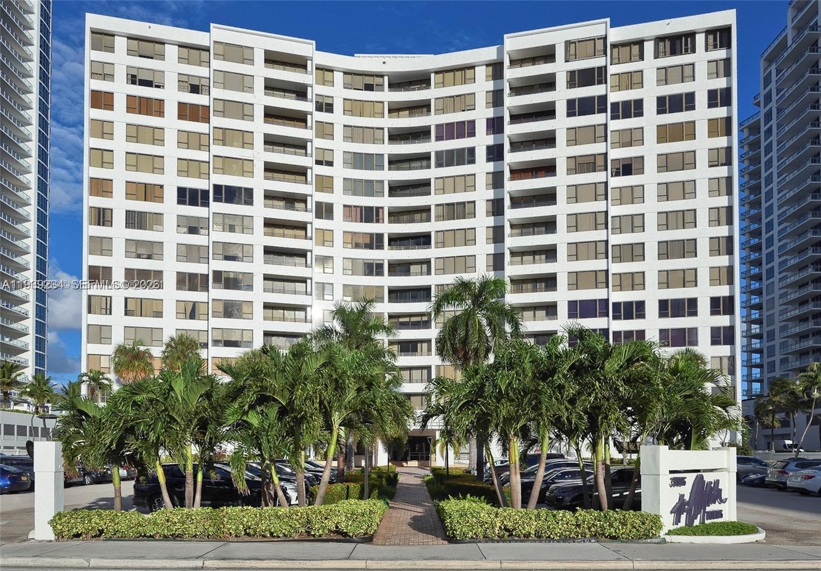 3505 S Ocean Dr 1514 photo 2