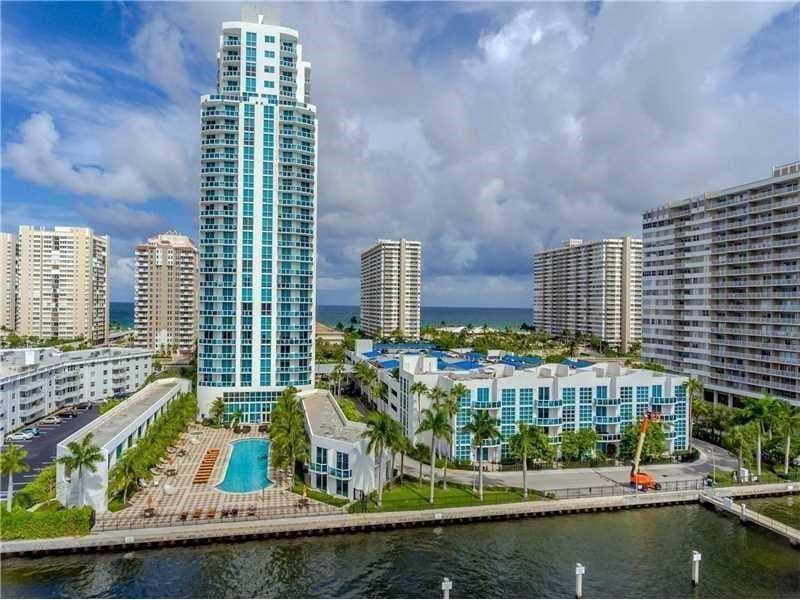1945 S Ocean Drive 910 photo 2