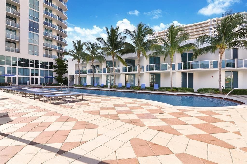1945 S Ocean Drive 910 photo 6