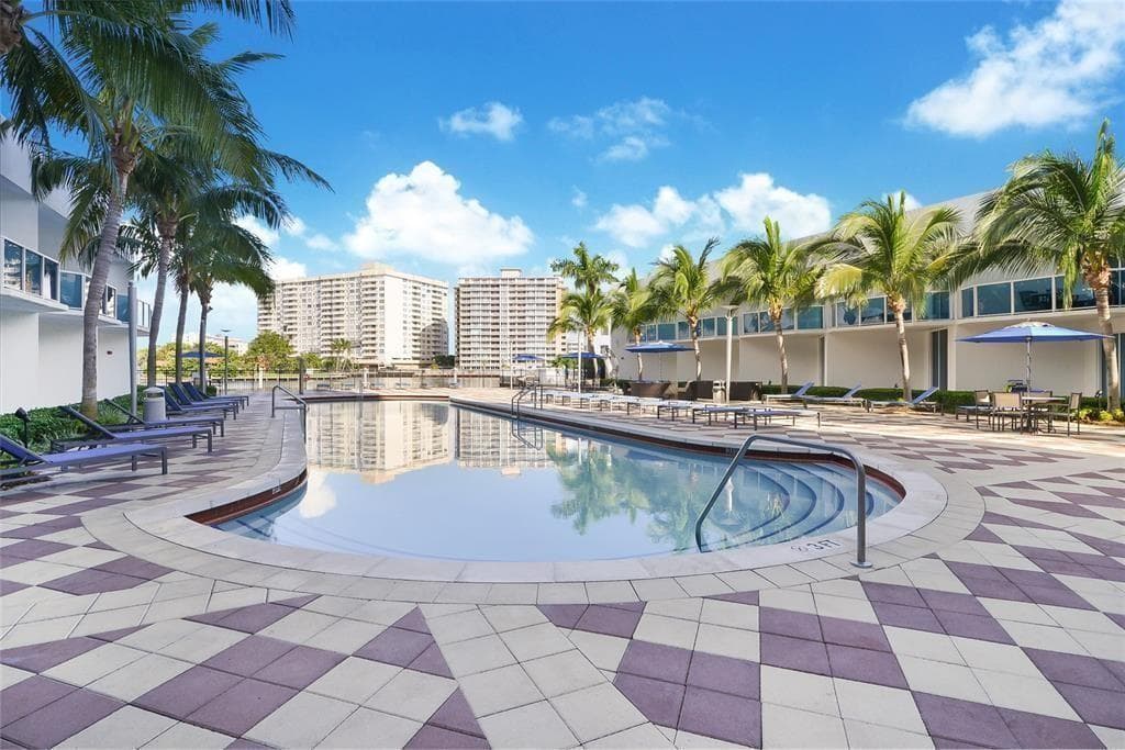1945 S Ocean Drive 910 photo 7