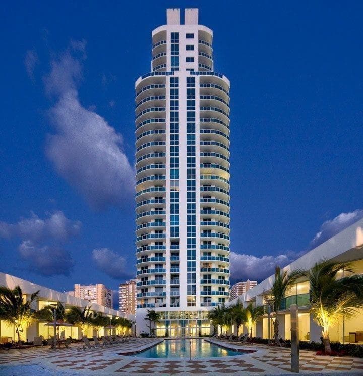 1945 S Ocean Drive 910 photo 1