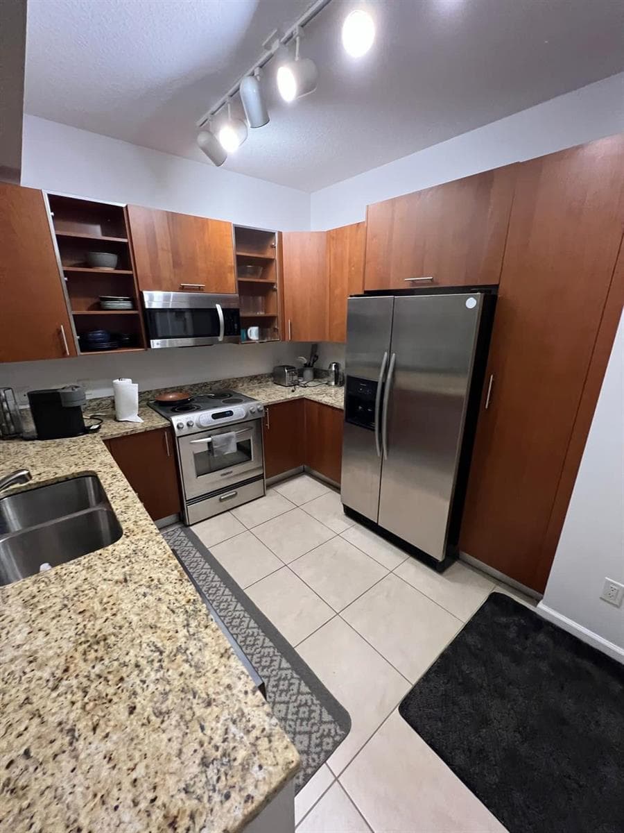 1945 S Ocean Drive 910 photo 20