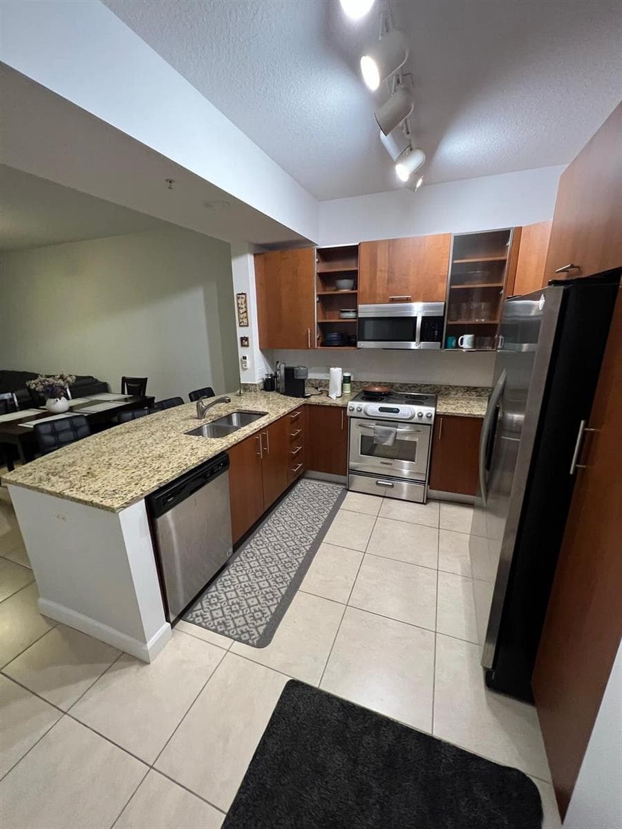 1945 S Ocean Drive 910 photo 18