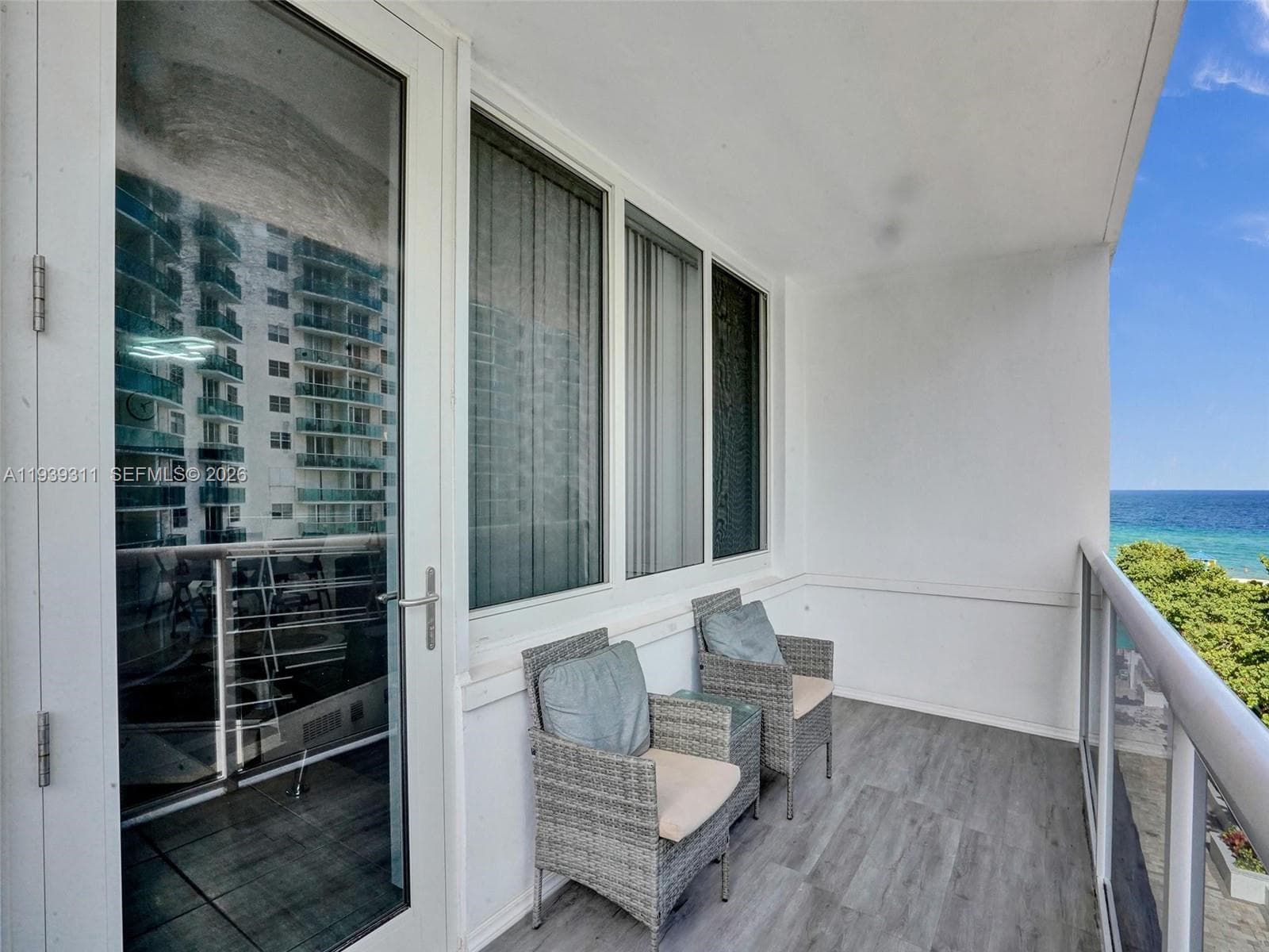 3725 S Ocean Dr 520 photo 23