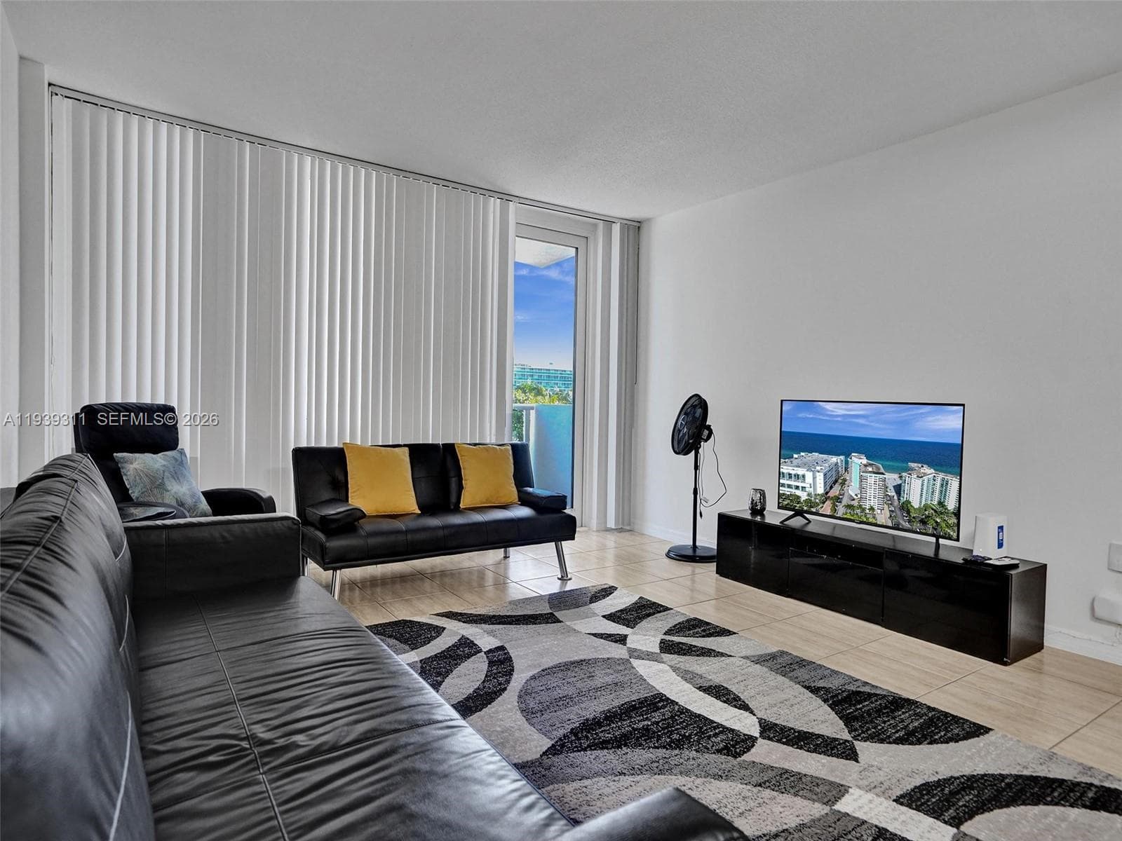 3725 S Ocean Dr 520 photo 2