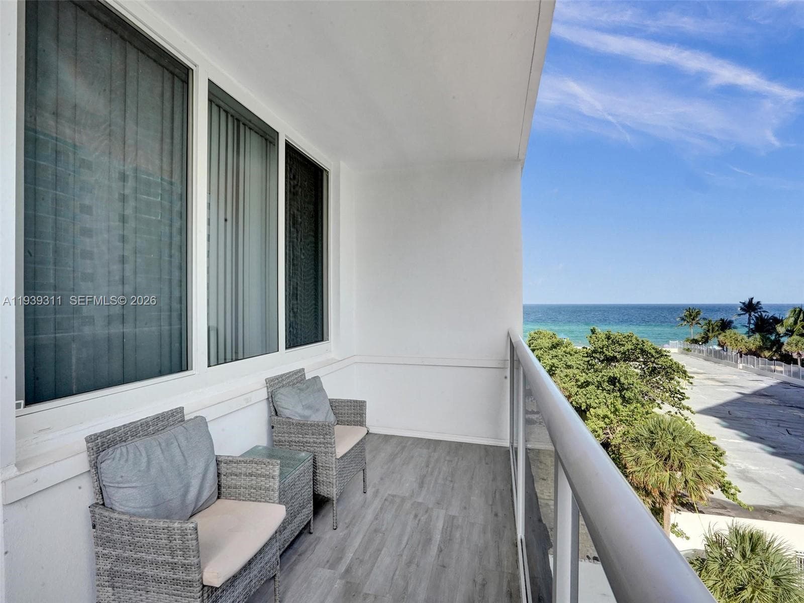 3725 S Ocean Dr 520 photo 1
