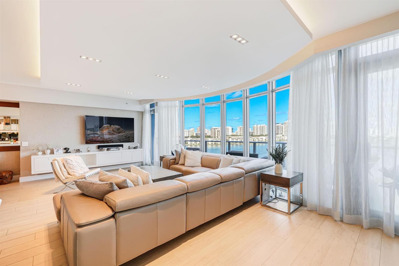 17301 Biscayne Boulevard 1011 photo 6