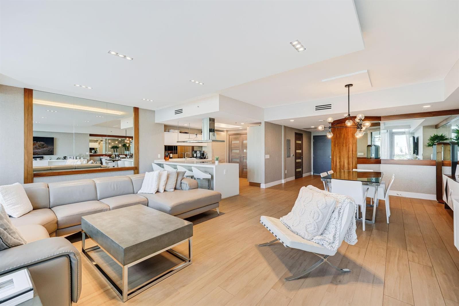 17301 Biscayne Boulevard 1011 photo 4