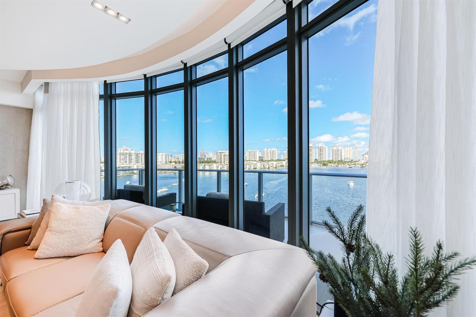 17301 Biscayne Boulevard 1011 photo 8