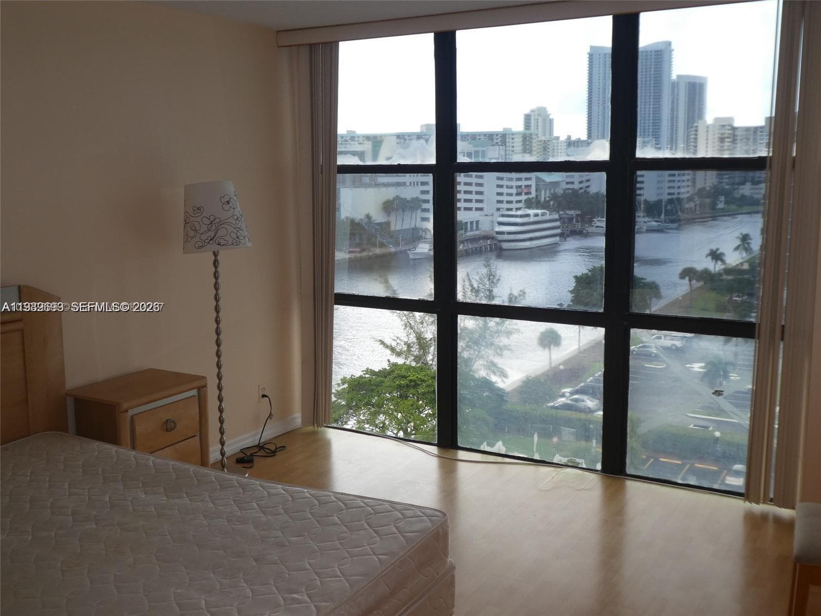 800 Parkview Dr 1018 photo 16