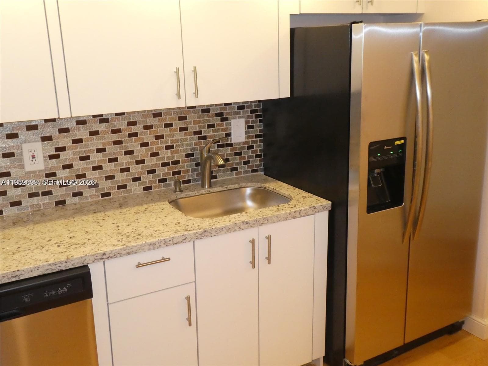 800 Parkview Dr 1018 photo 7