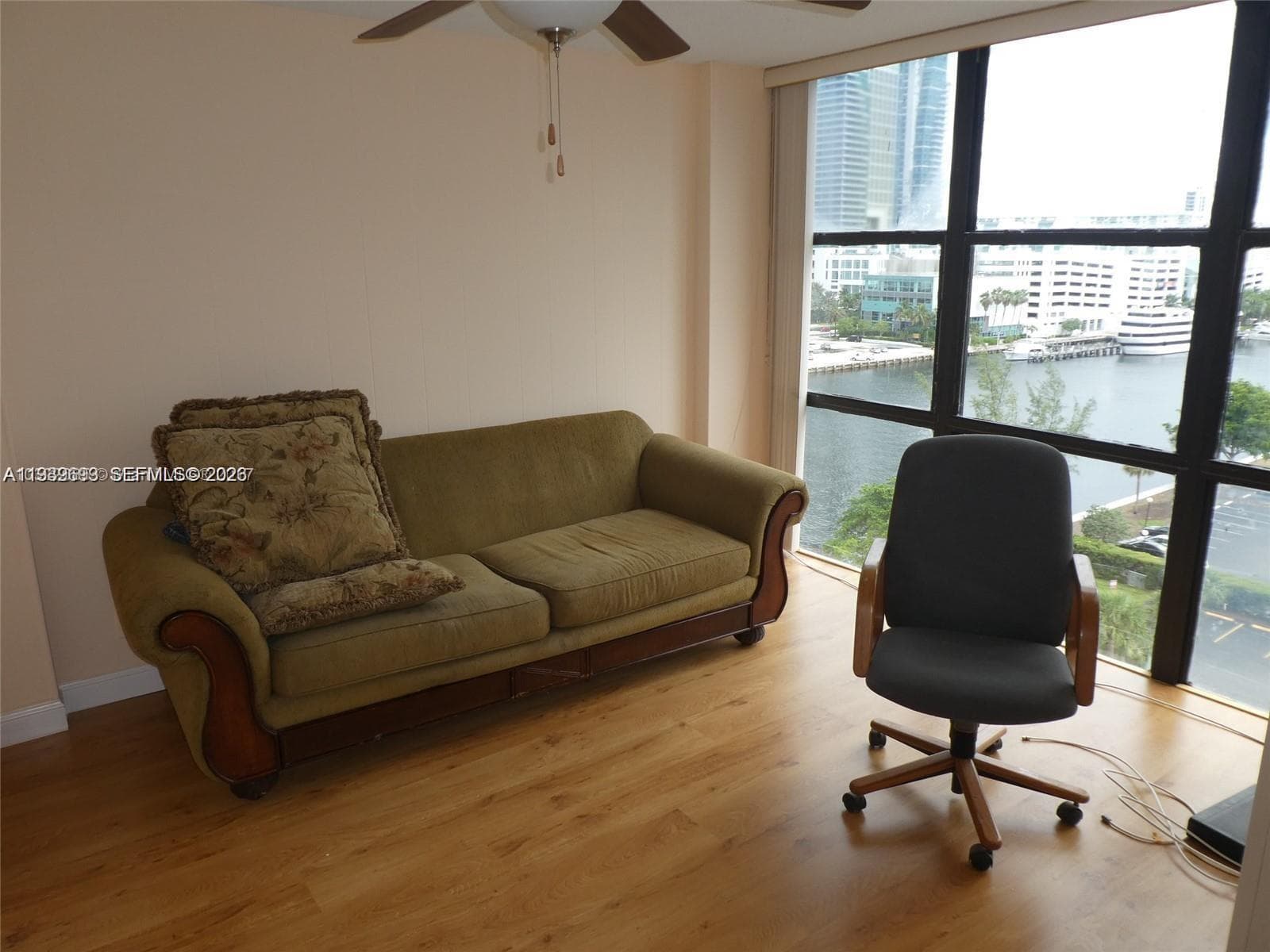 800 Parkview Dr 1018 photo 10