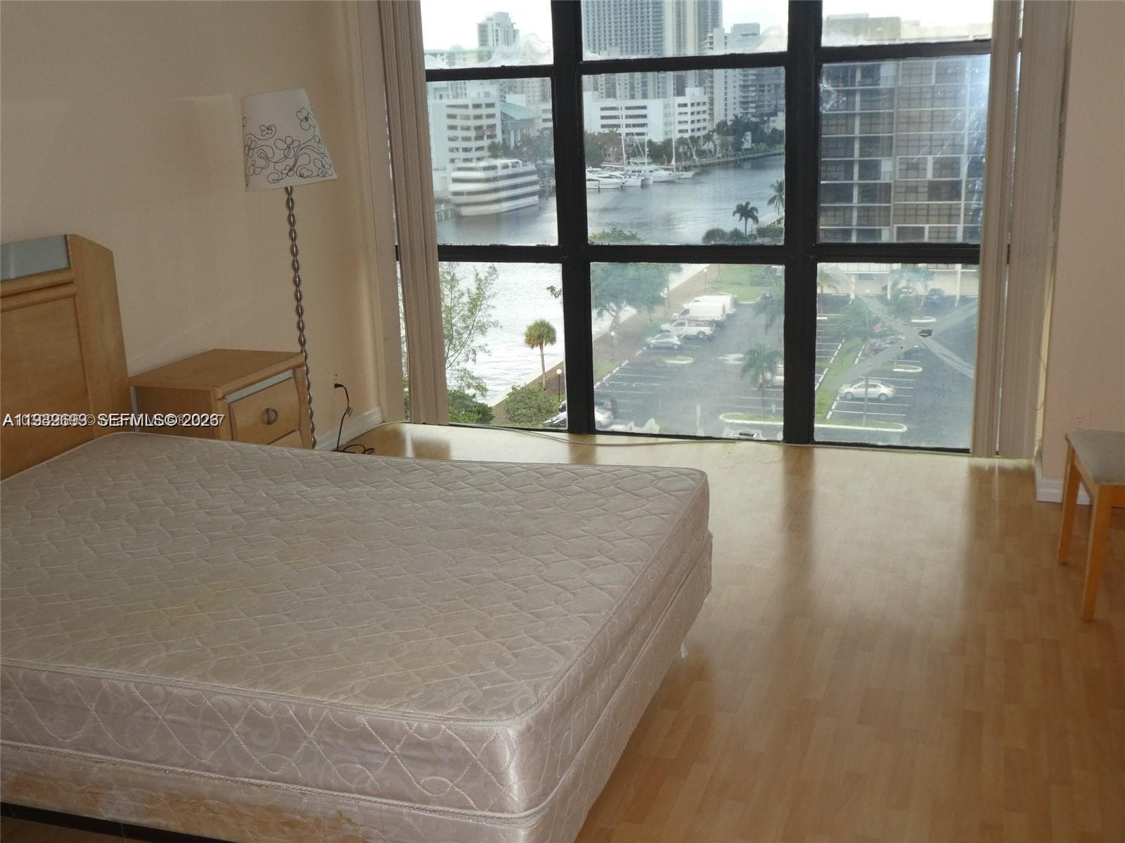 800 Parkview Dr 1018 photo 18