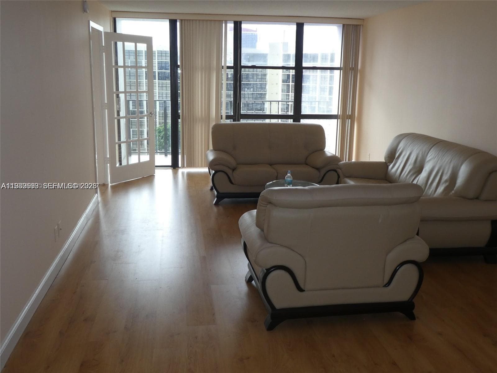 800 Parkview Dr 1018 photo 11