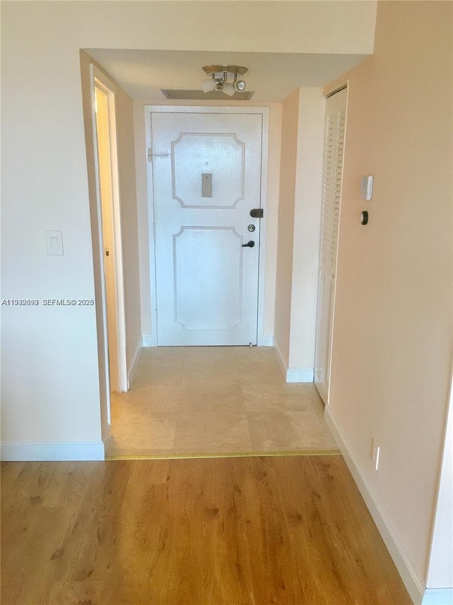 800 Parkview Dr 1018 photo 19