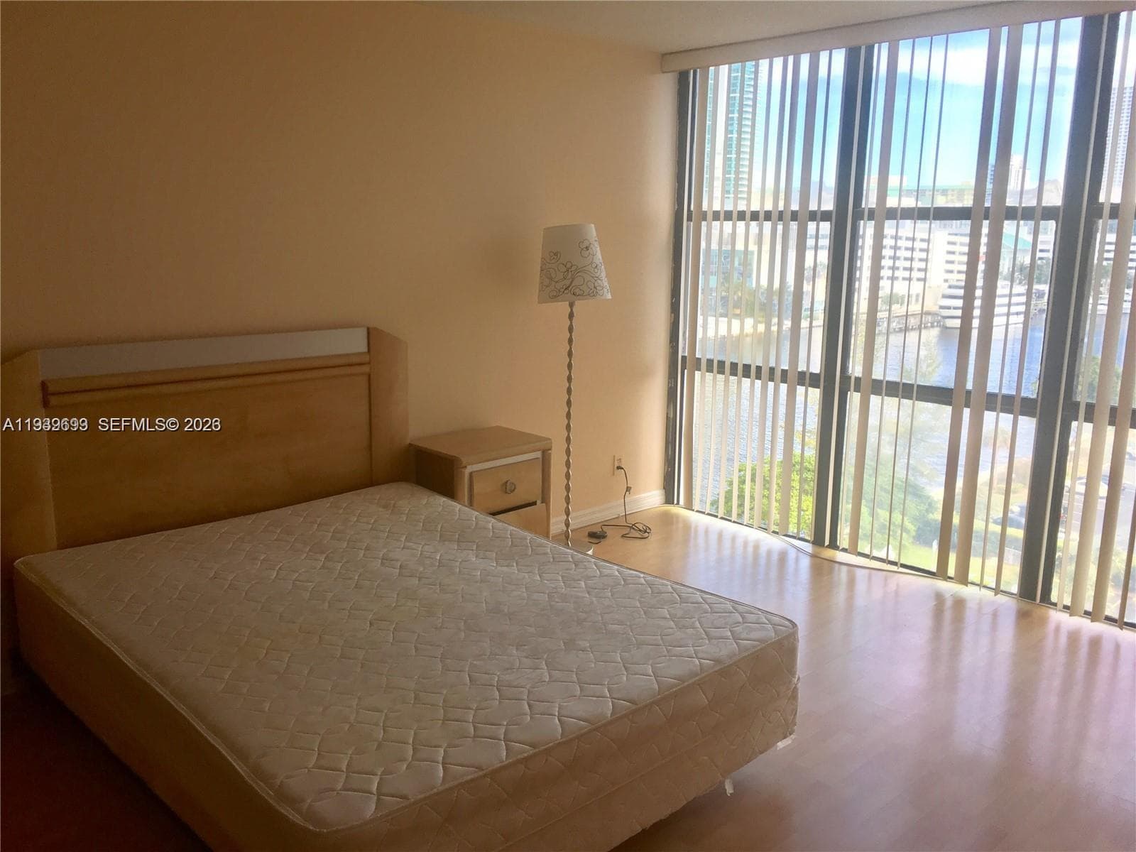 800 Parkview Dr 1018 photo 21