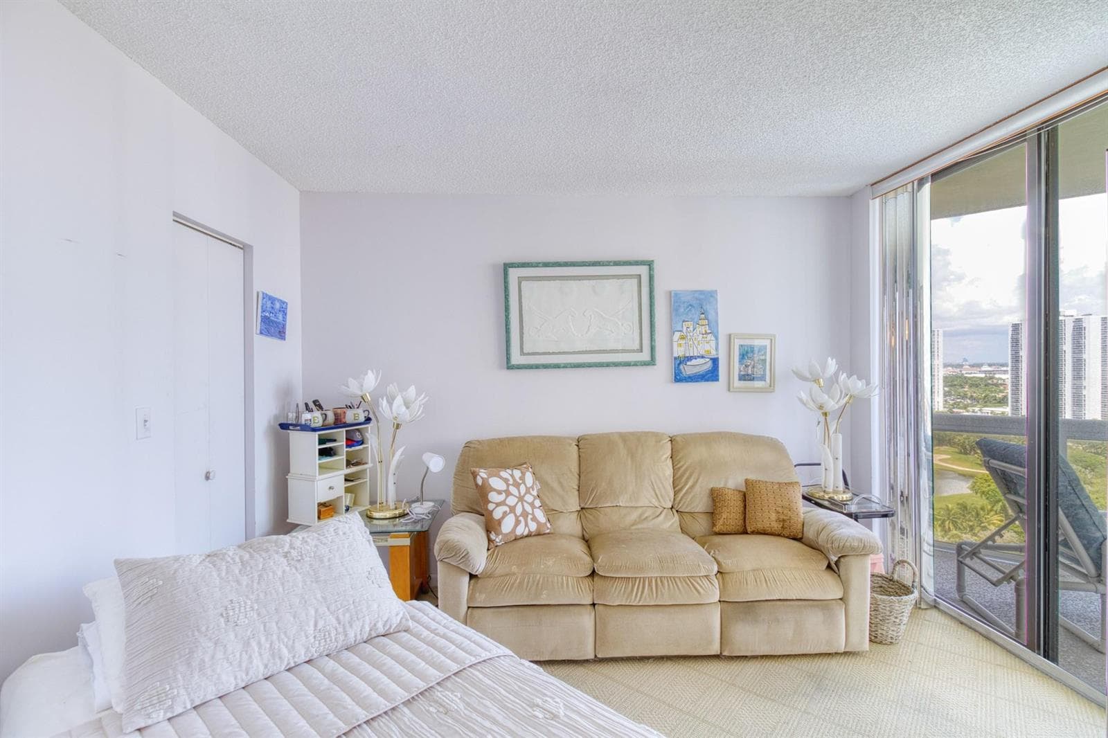 20185 E Country Club Drive 1709 photo 23