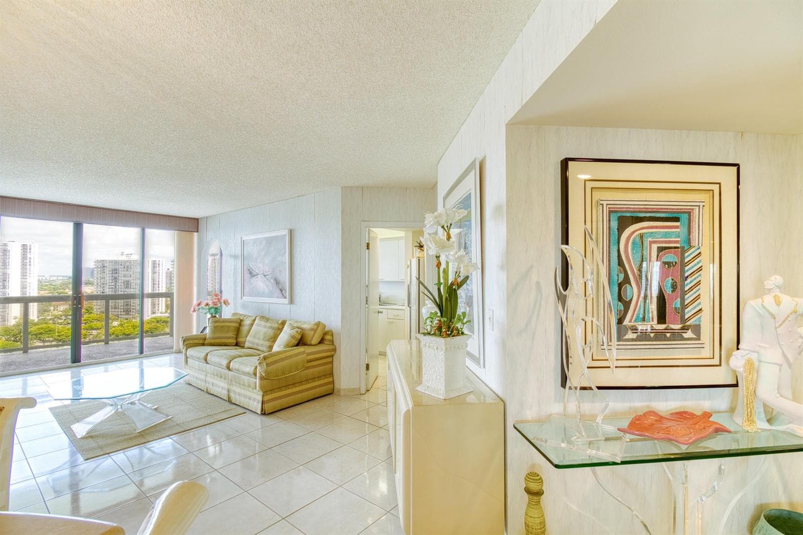 20185 E Country Club Drive 1709 photo 6