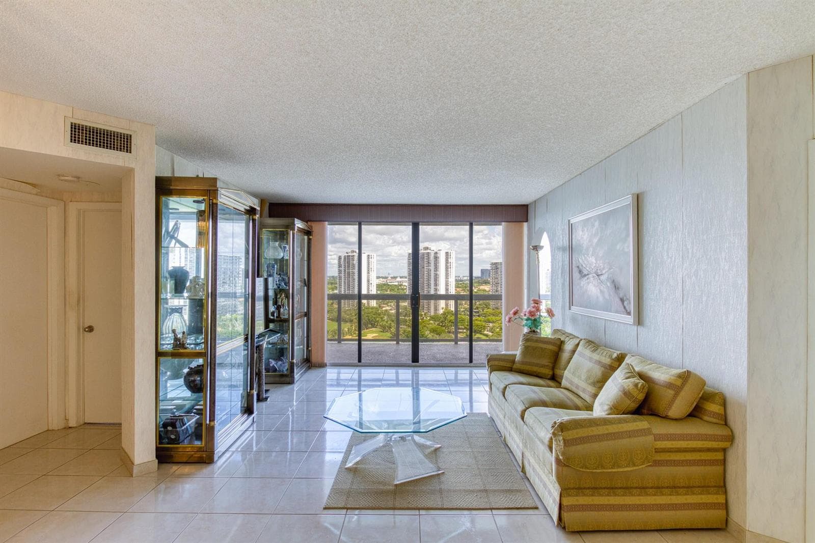 20185 E Country Club Drive 1709 photo 7