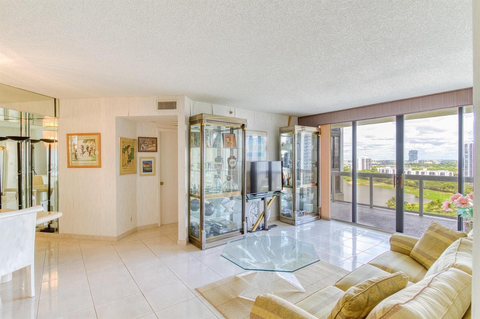 20185 E Country Club Drive 1709 photo 10