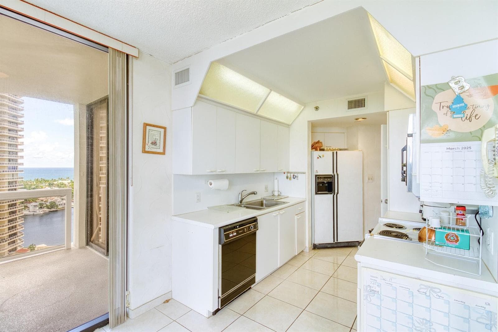 20185 E Country Club Drive 1709 photo 14