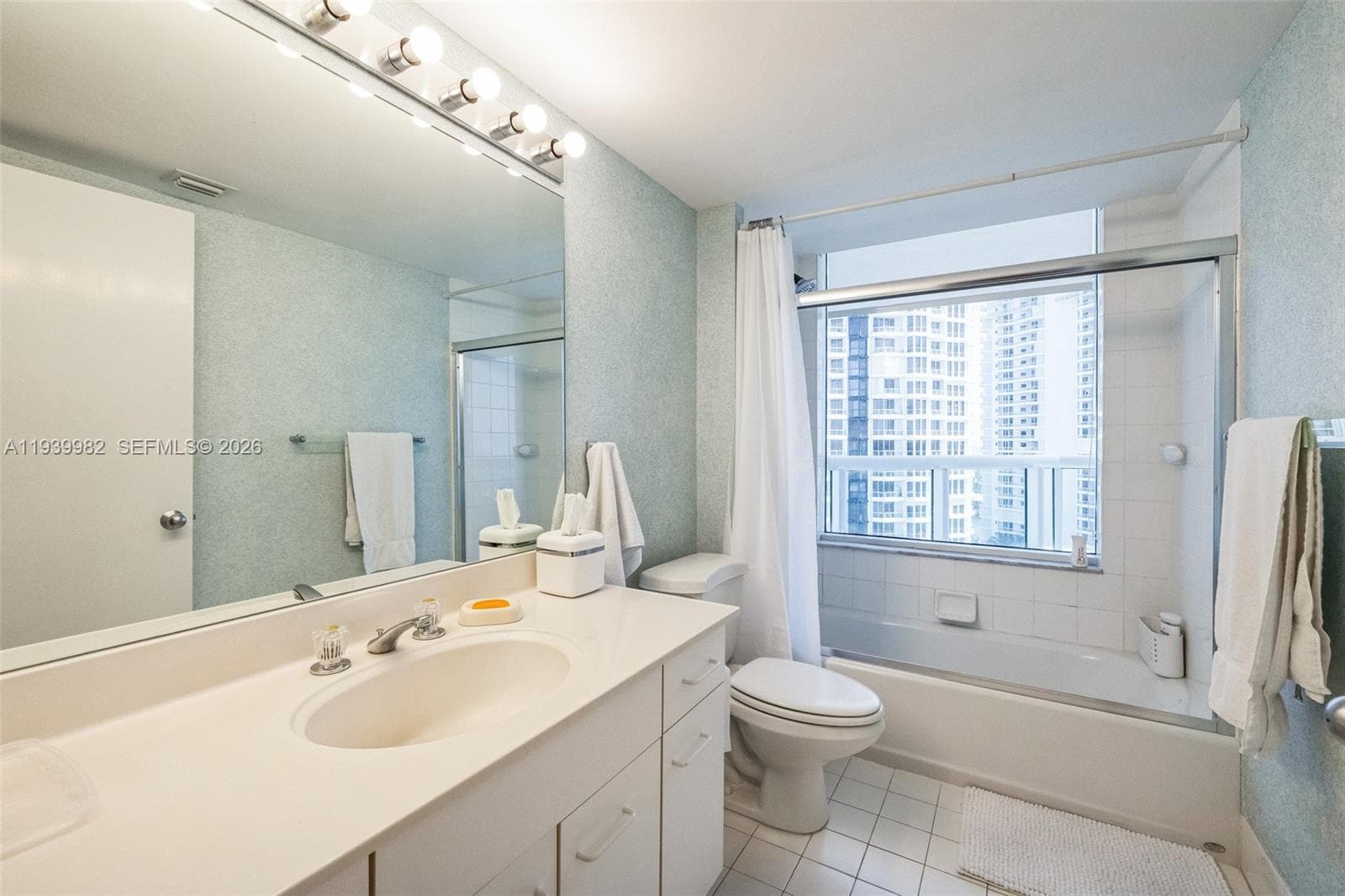 21205 YACHT CLUB DR 1802 photo 23