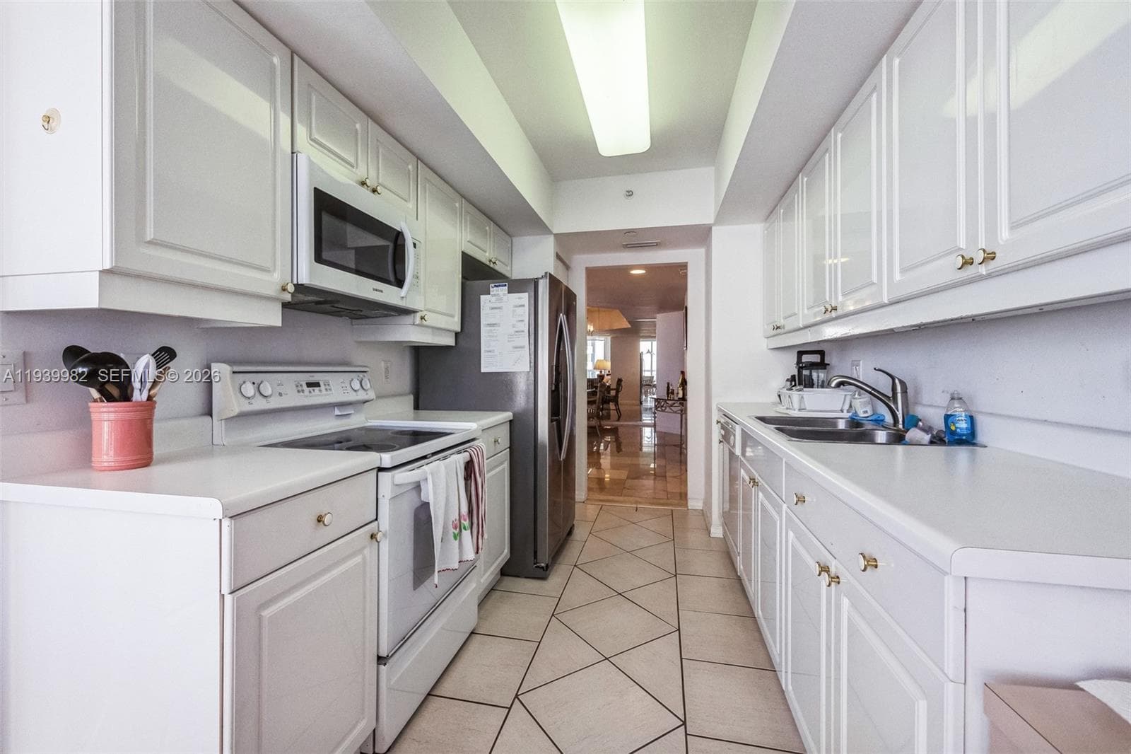 21205 YACHT CLUB DR 1802 photo 12