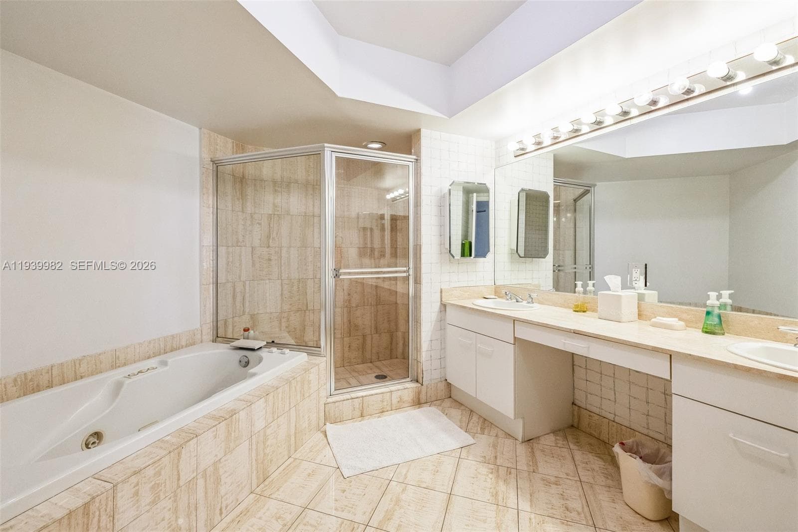 21205 YACHT CLUB DR 1802 photo 22