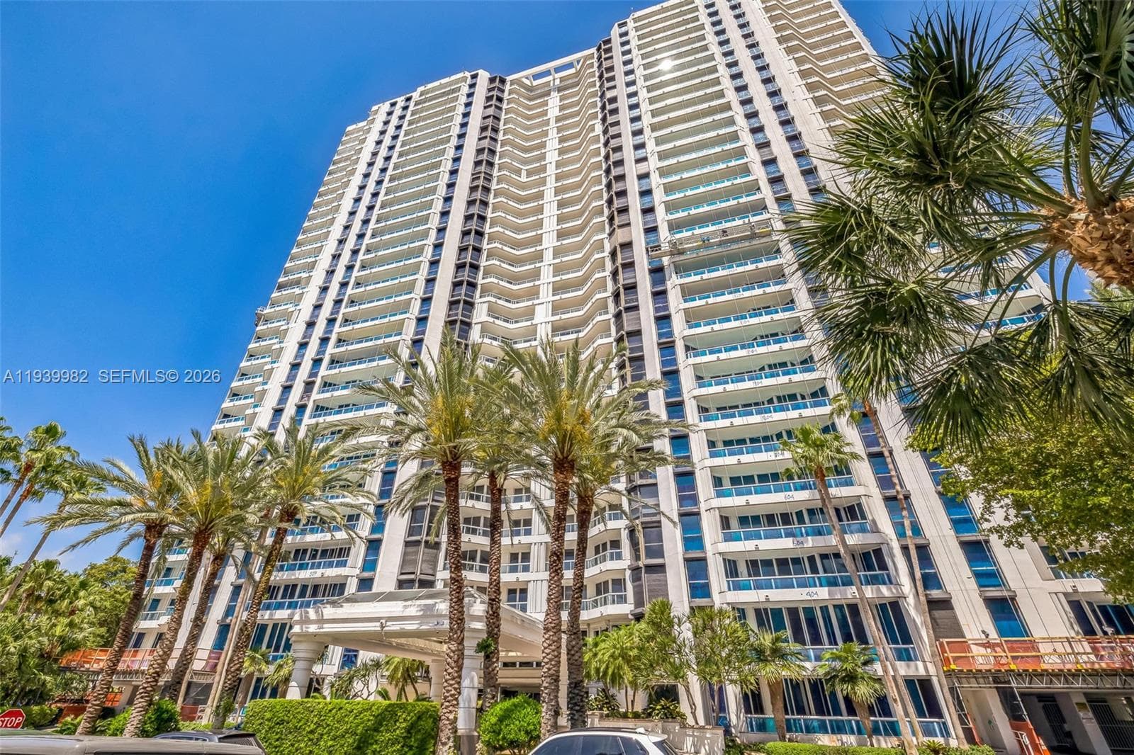 21205 YACHT CLUB DR 1802 photo 1