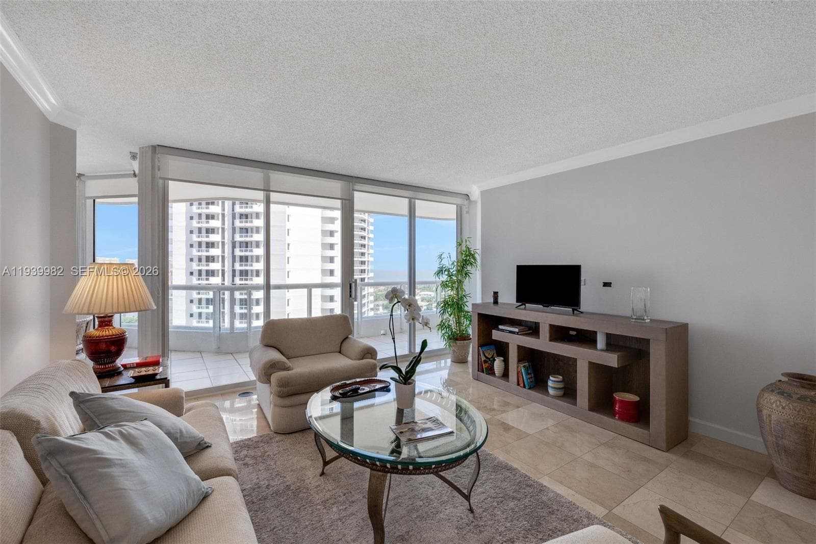 21205 YACHT CLUB DR 1802 photo 4