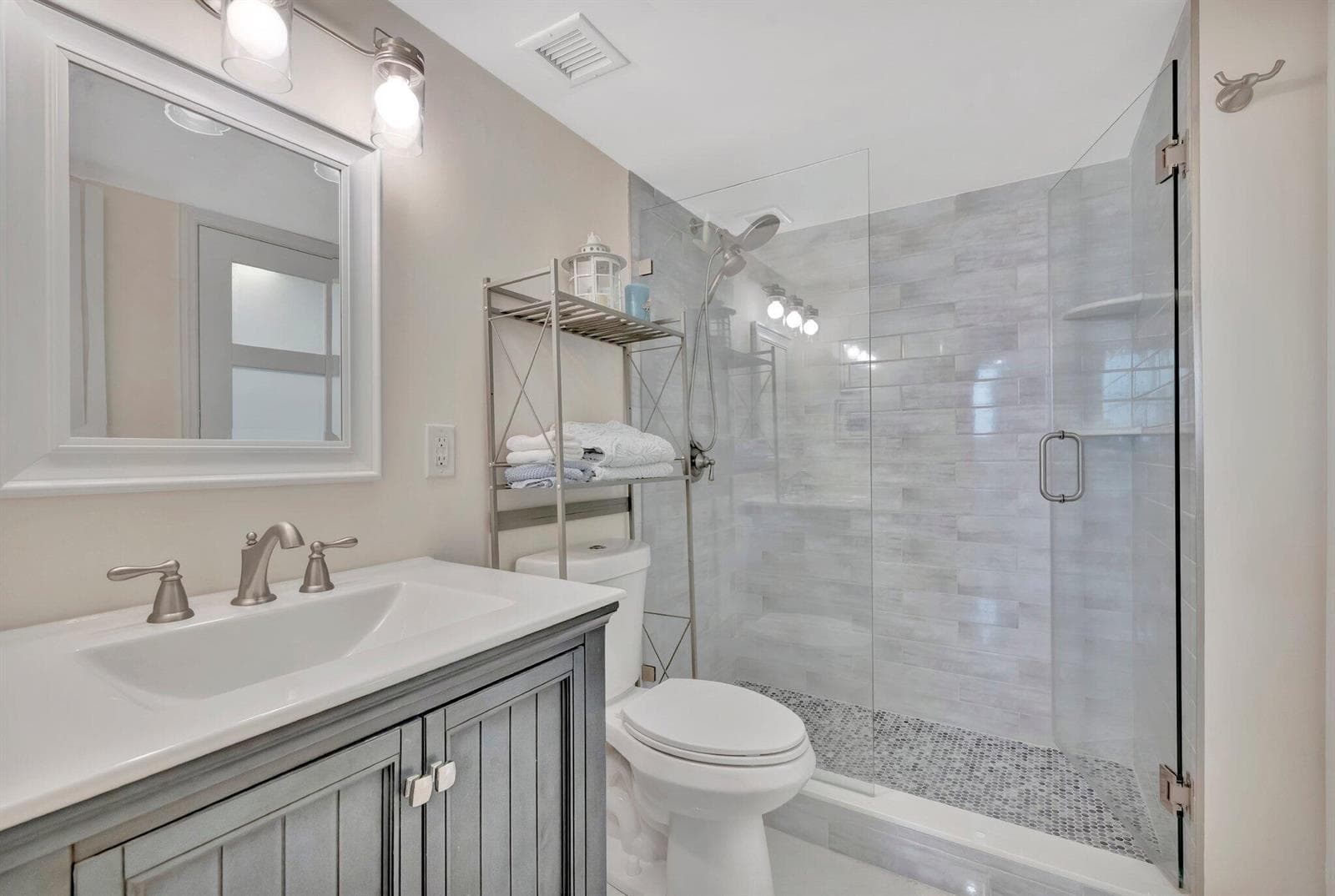 1505 N Riverside Drive 507 photo 13